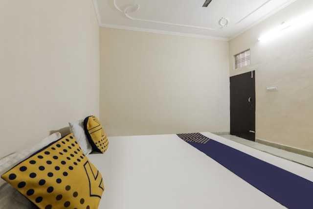 Oyo Hotel Radhe Krishna Marriage Hall Lucknow Extérieur photo